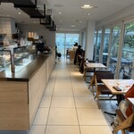 トライアングルカフェ - 店内・入口付近