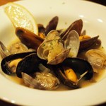 ローズホッグス - アサリとムール貝のビール蒸し