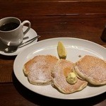 コナズ珈琲 寝屋川店 - コナズ クラシック パンケーキ 3枚 480円