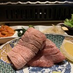 タンとレモンサワー焼肉じゅうたん - 