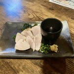 大衆酒場ハチドリ - 琉球地鶏の鶏タタキ