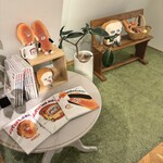 パンどろぼうカフェ - 絵本も全部読める！