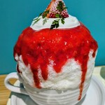 かき氷&デザート&カフェ ボンジョルネ - 写真追加：後日頂いた いちごミルク氷2,400円✨️この日の苺は ゆめのか♡赤と白、シンプルな世界のド定番かき氷は春限定♪