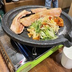 韓国料理とサムギョプサル 豚まる - 