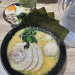 横濱家系ラーメン たくみ家 - 