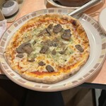 サイゼリヤ - モッツエァレラピザ