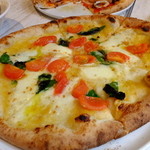 ピッツェリア　イルソーレ　天サン - 黄金のトマトのマルゲリータピッツア オーロ：サラダ・珈琲付きランチ：1090円(’14.12月)