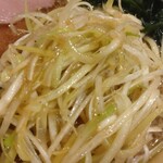 ラーショマルミャー - ネギはこの白ネギと、辛味ネギからどちらかを選ぶ。