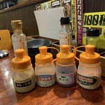 名古屋羽根付き餃子 にこにこ餃子 知立店 - タレも100種類の数？