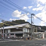 道の駅 たけはら - 国道１８５号と県道７５号線の交差点に面しています