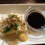 カシュ カシュ - チーズ奴    クリームチーズを冷奴に見立ててショウガと醤油で！美味いです！