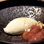 銀座焼とり 京丹波 - 自家製のミルクアイスといちごと胡桃のジャム