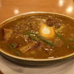 Kikuya Curry - 豚バラカレーは卵が入り野菜もたっぷり