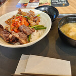 松屋 - 料理写真:カルビと特選ブリスケット肉の合い盛り丼～☆