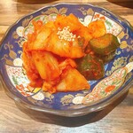 博多焼肉 牛乃 - 自家製キムチ盛り合わせ