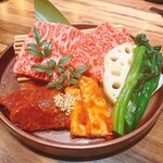 博多焼肉 牛乃 - タレ、ホルモン、野菜