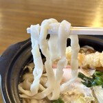 だしとおうどん まつしん - 平打ちの やや縮れ麺
滑らか 程良いコシで 美味しいです ٩(๑❛ᴗ❛๑)۶