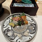 個室会席 北大路 八重洲茶寮 - フグ刺、マグロ、赤貝です。