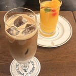 馬車道十番館 - カフェラテとオレンジジュース