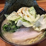 らあめん寸八 - 豚骨醤油らあめん(\1,000)・小盛り(0.5玉)(-\100)・キャベツ(+\150)