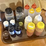 らあめん寸八 - テーブル調味料