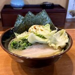 らあめん寸八 - 豚骨醤油らあめん(\1,000)・小盛り(0.5玉)(-\100)・キャベツ(+\150)