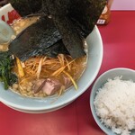 ラーメン山岡家 - 醤油ピリ辛ネギラーメン＋背脂変更＋広州メンマ＋海苔5枚＋半ライス