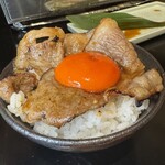 黒毛和牛食べ放題 焼肉結局たれ。 - 