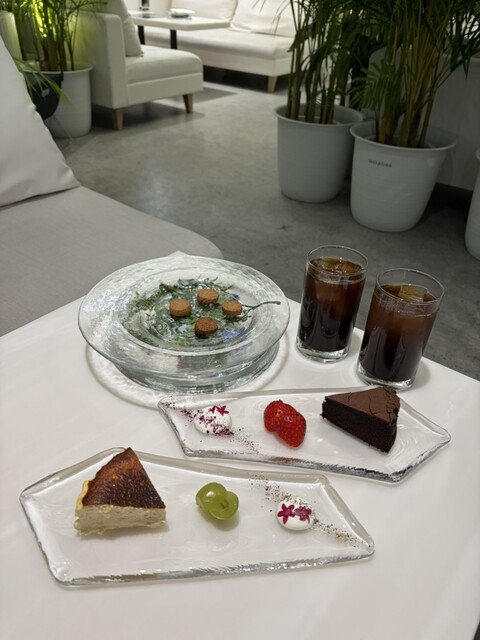 『リゾートホテルのようなカフェ』by 少食のまぶ : inception （インセプション） - 東梅田/カフェ [食べログ]