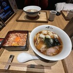 らぁ麺すぎ本 丸の内店 - 