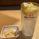 越後酒房 八海山 御茶ノ水店 - お通しと生搾りレモンサワー