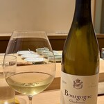 鮨 めい乃 - Domaine Bernard Moreau et Fils
                                Bourgogne Chardonnay 2020
                                フランス ブルゴーニュ産の白ワイン