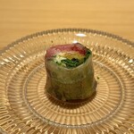 鮨 めい乃 - まぐろとハーブ生春巻き