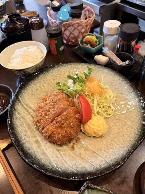 カウンター5席だけの穴場とんかつ屋さん♫』by つじてつ : とんかつ