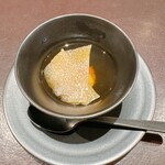 イル アオヤマ - 名古屋コーチンのスープ　虎フグの上にトリュフ