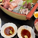 다이료 야마찬 - 大漁舟盛り定食(上)
