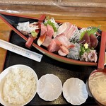 다이료 야마찬 - 大漁舟盛り定食(上)