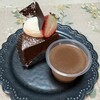 コナヤ - チョコレートケーキとチョコレートプリン