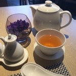 中国料理 「王朝」 ヒルトン東京 - 飲み物はさんざん悩んだ結果、無料のお茶で...（≧∇≦）
