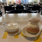 イケア・レストラン - セムラとカプチーノ