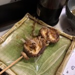 炭火焼鳥やがて - シイタケ焼き