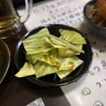炭火焼鳥やがて - お通しキャベツ