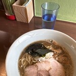 中華そば フレッシュさ凸 - 緑の箸とブルーのコップがおしゃれ！