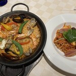 エルマーソ - 魚介と季節野菜のパエリア・黒豚サルシッチャのアラビアータ