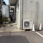蕎麦切り 爾今 - 7番はかなり狭い！バックで入れないと厳しい