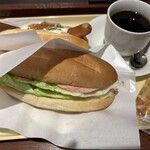 ドトールコーヒーショップ - 料理写真:ドトールで爆喰い〜どーかしてるよ(ФωФ)