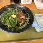よもぎ肉うどん 一 - 料理写真:暫く待つと注文したよもぎ肉うどん７８０円の出来上がりです。