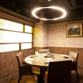 隠れ家的雰囲気の個室空間