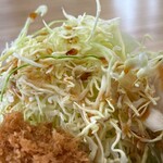 とんかつや さとう - キャベツ：新鮮さくさく