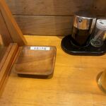 国民酒場 じぃえんとるまん - 小銭をここに置いておきます